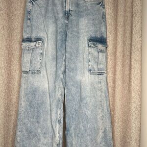 GAP High Rise Wide Leg Cargo Jeans Size 12 31R Light Wash Denim